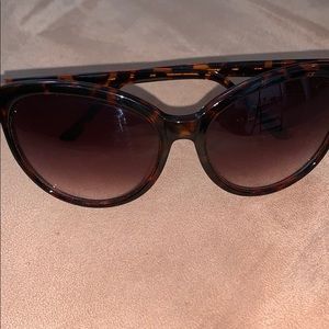 Jessica Simpson women’s sunglasses